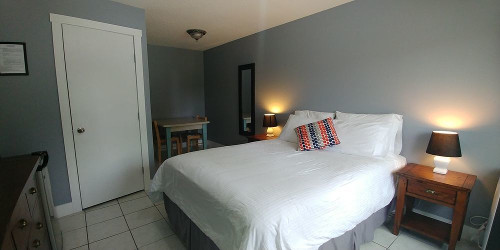 Naramata Courtyard Suites Exteriör bild