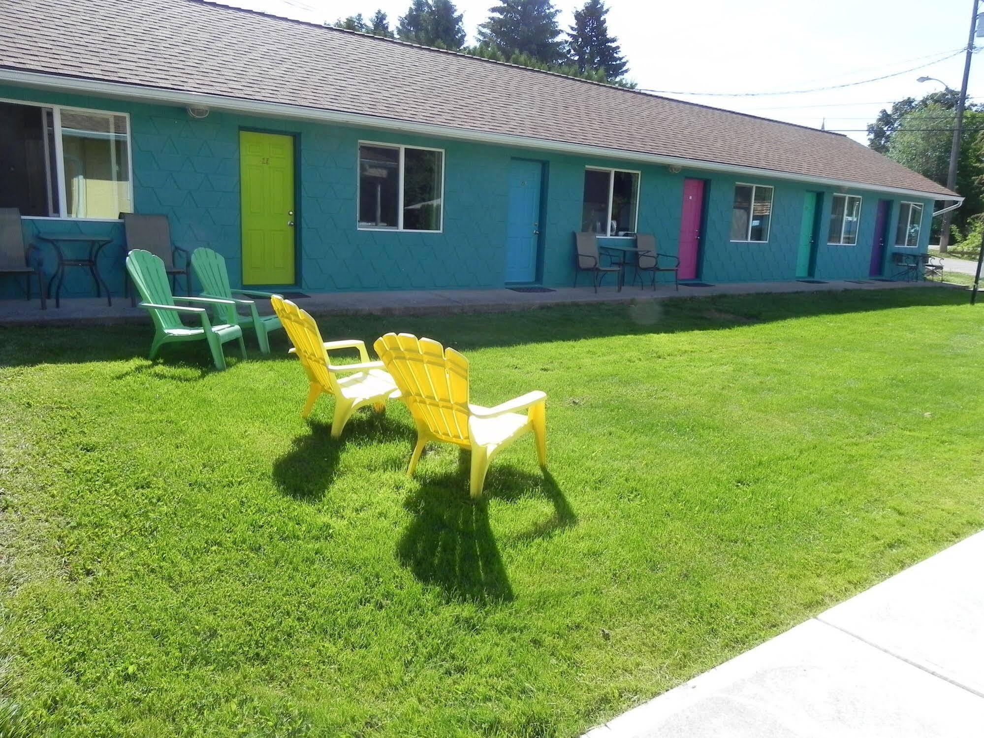 Naramata Courtyard Suites Exteriör bild