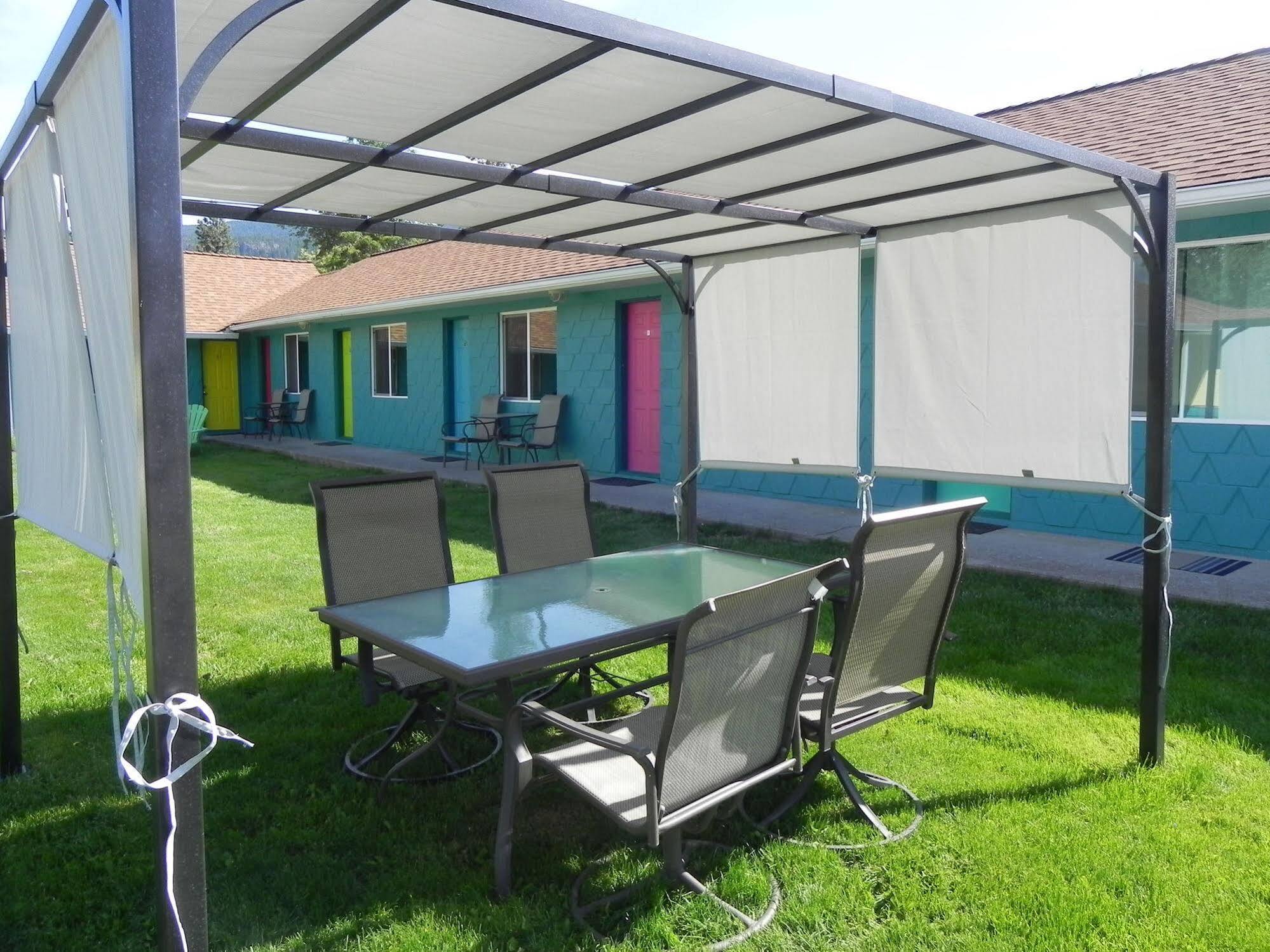 Naramata Courtyard Suites Exteriör bild
